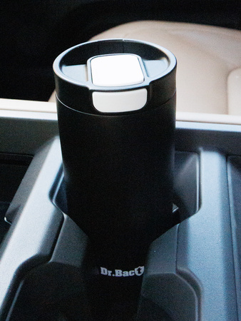 Thermobecher mit Gravur „Dr. Bacty Atlas“, 540 ml – schwarz
